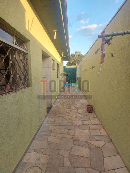 Casa à venda com 4 quartos, 167m² - Foto 2