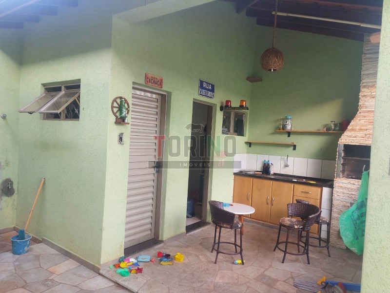 Casa à venda com 4 quartos, 167m² - Foto 3